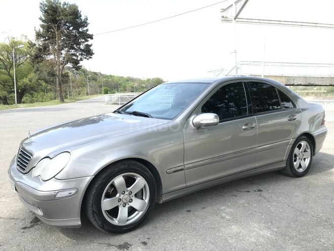 Mercedes C 180 2003, 386,100 km - 1.8 л - Quba