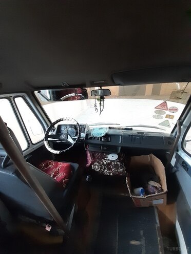 Mercedes 208 D 1994, 500,000 km - 2.3 л - Salyan