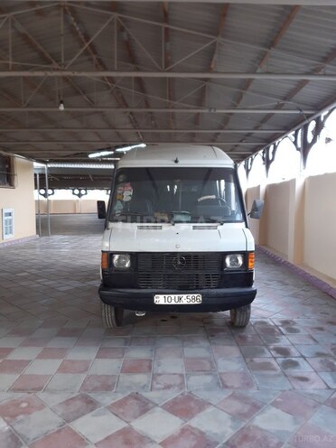 Mercedes 208 D 1994, 500,000 km - 2.3 л - Salyan