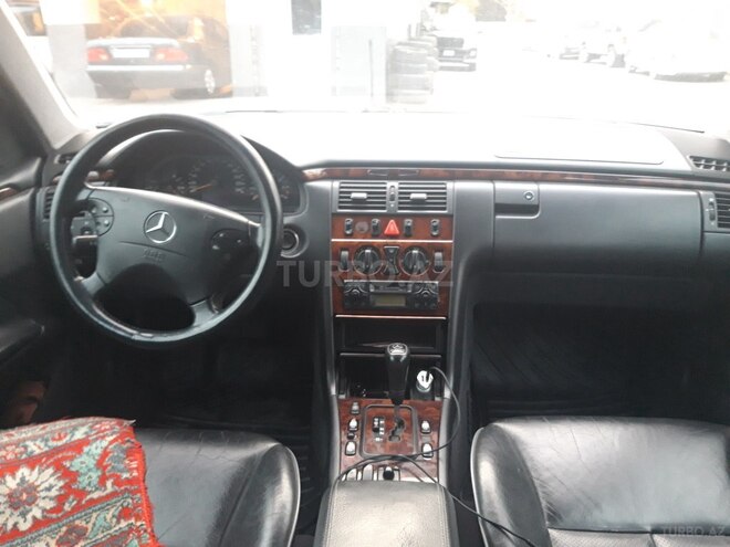 Mercedes E 200 1999, 284,000 km - 2.0 l - Bakı