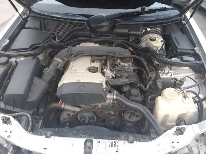 Mercedes E 200 1999, 284,000 km - 2.0 l - Bakı