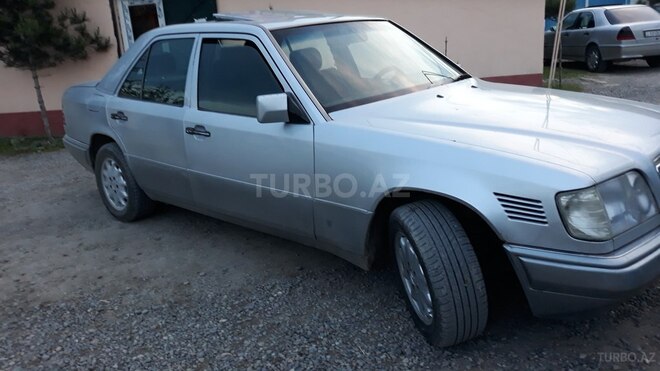 Mercedes E 250 1994, 314,523 km - 2.5 l - Saatlı