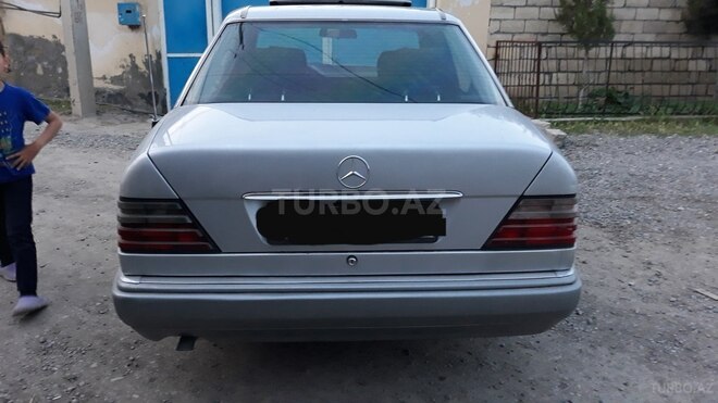 Mercedes E 250 1994, 314,523 km - 2.5 l - Saatlı