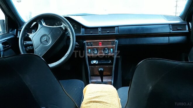 Mercedes E 250 1994, 314,523 km - 2.5 l - Saatlı