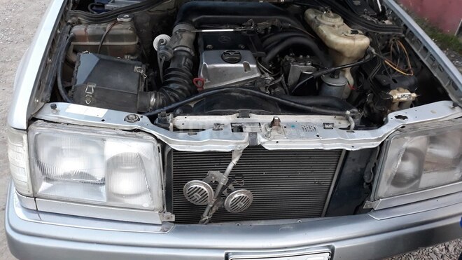 Mercedes E 250 1994, 314,523 km - 2.5 l - Saatlı