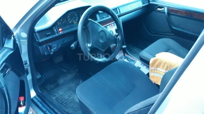 Mercedes E 250 1994, 314,523 km - 2.5 l - Saatlı