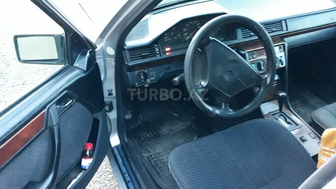 Mercedes E 250 1994, 314,523 km - 2.5 l - Saatlı
