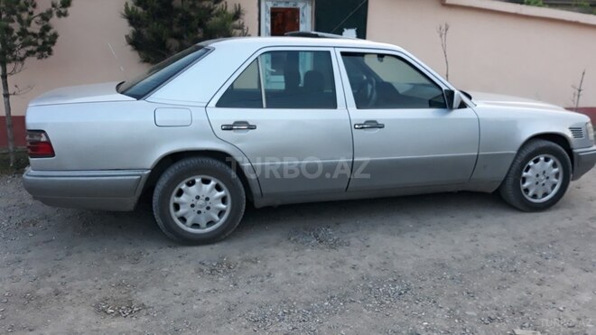 Mercedes E 250 1994, 314,523 km - 2.5 l - Saatlı