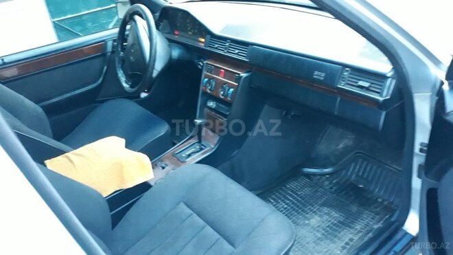 Mercedes E 250 1994, 314,523 km - 2.5 l - Saatlı
