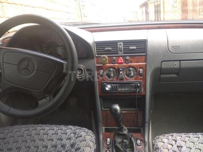 Mercedes C 220 1995, 290,000 km - 2.2 l - Bakı