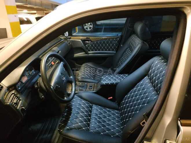 Mercedes E 240 1999, 151,260 km - 2.4 l - Bakı