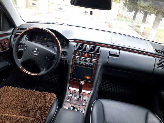 Mercedes E 320 2001, 280,000 km - 3.2 l - Yevlax