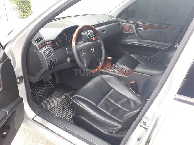 Mercedes E 320 2001, 280,000 km - 3.2 l - Yevlax
