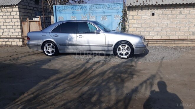 Mercedes E 320 2001, 280,000 km - 3.2 l - Yevlax