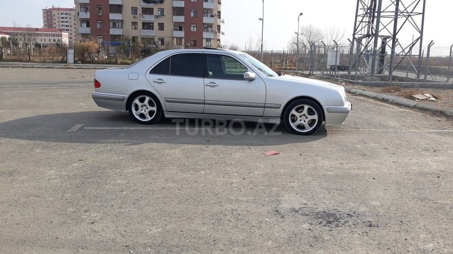 Mercedes E 320 2001, 280,000 km - 3.2 l - Yevlax
