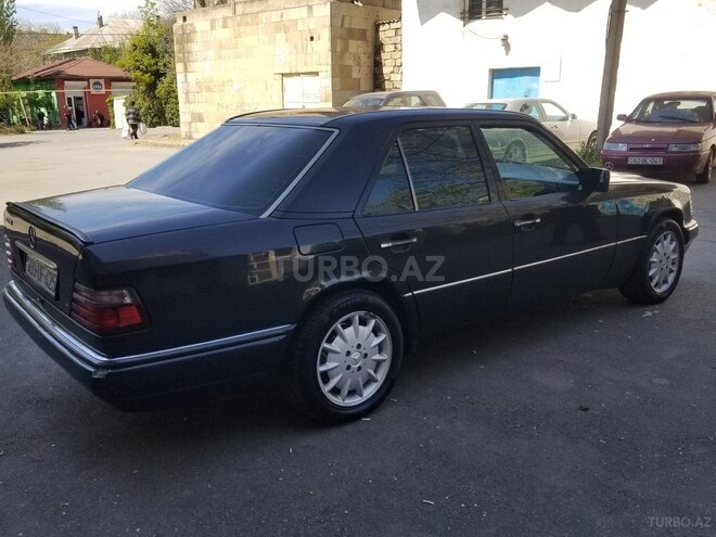 Mercedes E 220 1994, 485,600 km - 2.2 l - Bakı