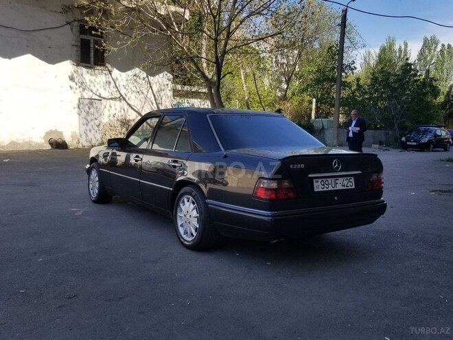 Mercedes E 220 1994, 485,600 km - 2.2 l - Bakı