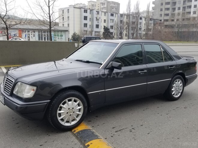 Mercedes E 220 1994, 485,600 km - 2.2 l - Bakı