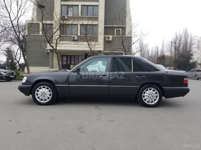Mercedes E 220 1994, 485,600 km - 2.2 l - Bakı