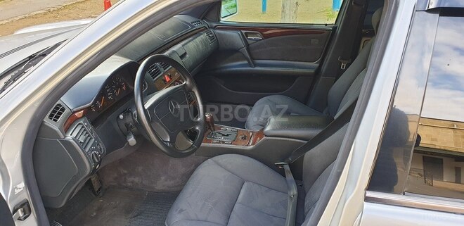 Mercedes E 230 1996, 326,000 km - 2.3 l - Bakı