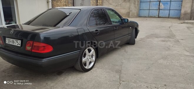Mercedes E 240 1998, 285,000 km - 2.4 l - Bakı