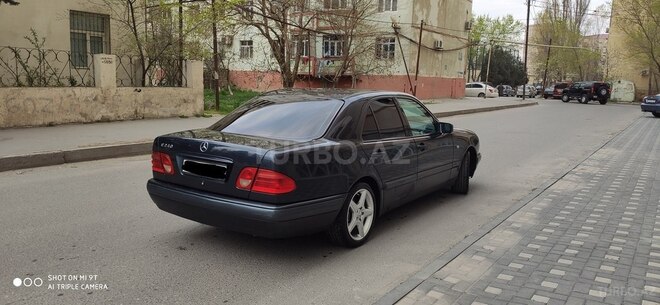 Mercedes E 240 1998, 285,000 km - 2.4 l - Bakı