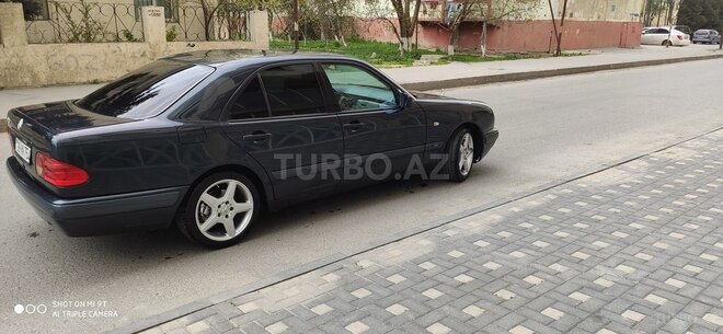 Mercedes E 240 1998, 285,000 km - 2.4 l - Bakı