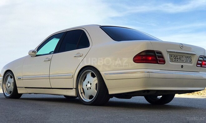 Mercedes E 240 2000, 330,161 km - 2.6 л - Bakı