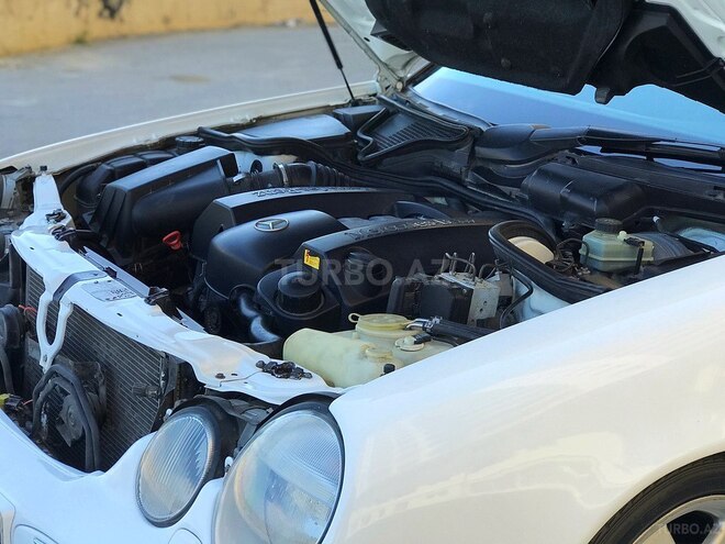 Mercedes E 240 2000, 330,161 km - 2.6 л - Bakı