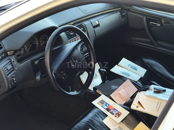 Mercedes E 240 2000, 330,161 km - 2.6 л - Bakı