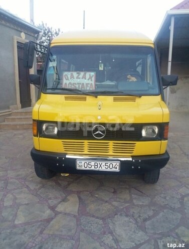 Mercedes 208 D 1992, 200,000 km - 2.0 l - Ağstafa