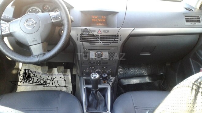 Opel Astra 2005, 167,000 km - 1.6 л - Qusar