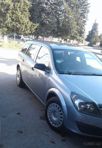 Opel Astra 2005, 167,000 km - 1.6 л - Qusar