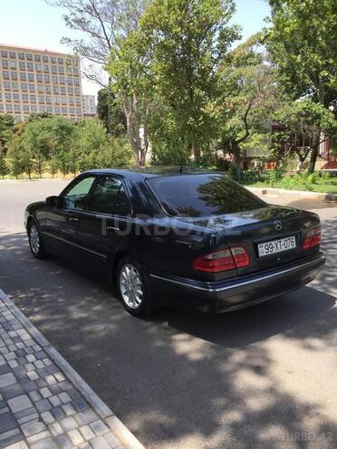 Mercedes E 270 2000, 327,000 km - 2.7 л - Bakı