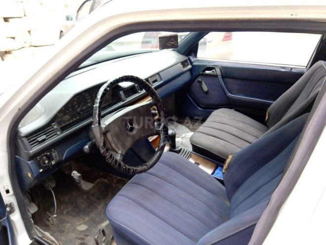 Mercedes E 230 1986, 266,600 km - 2.3 l - Gəncə