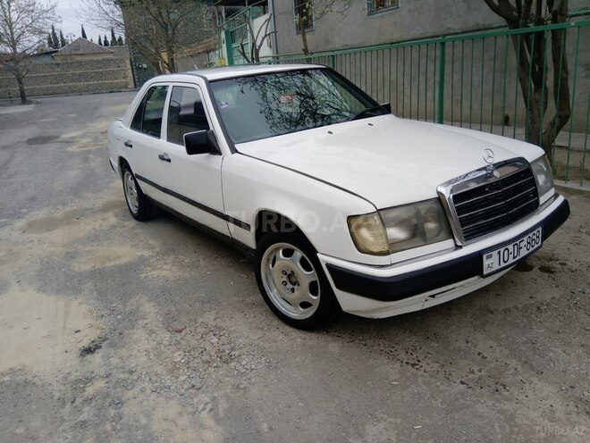 Mercedes E 230 1986, 266,600 km - 2.3 l - Gəncə