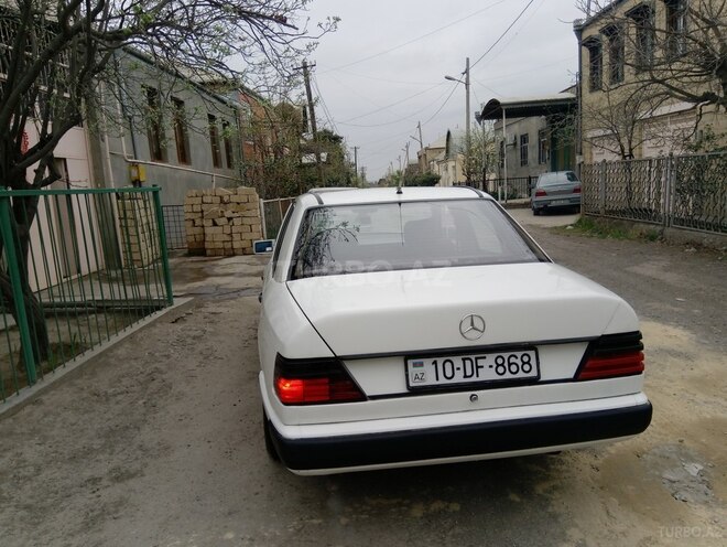 Mercedes E 230 1986, 266,600 km - 2.3 l - Gəncə