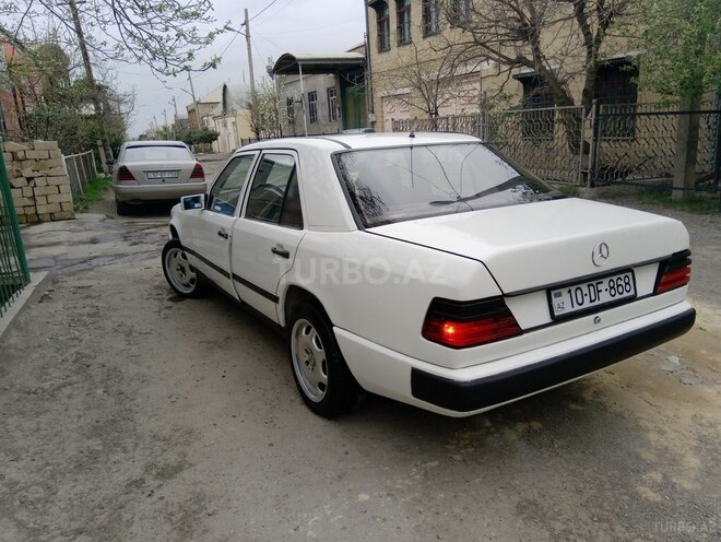 Mercedes E 230 1986, 266,600 km - 2.3 l - Gəncə
