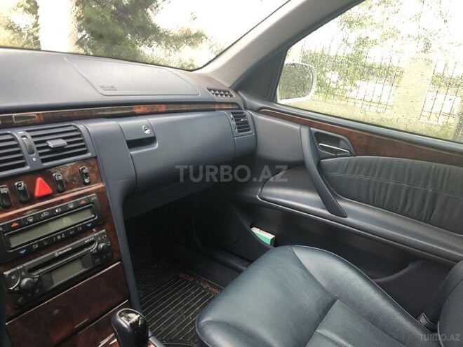Mercedes E 280 2000, 260,000 km - 2.8 l - Bakı