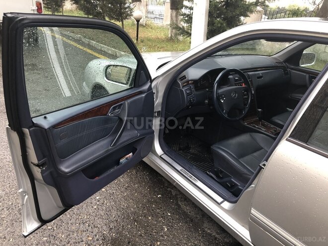 Mercedes E 280 2000, 260,000 km - 2.8 l - Bakı