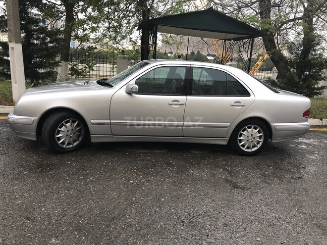 Mercedes E 280 2000, 260,000 km - 2.8 l - Bakı