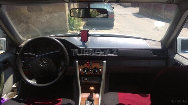 Mercedes E 230 1986, 245,000 km - 2.6 l - Bakı