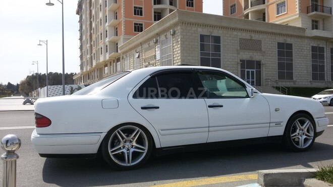 Mercedes E 240 1999, 316,000 km - 2.4 л - Sumqayıt