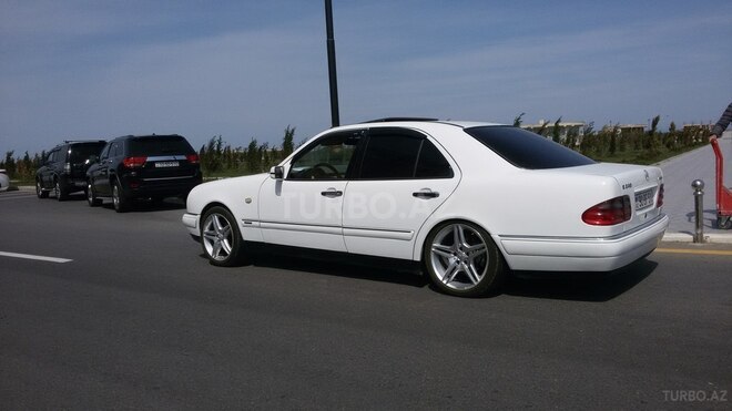 Mercedes E 240 1999, 316,000 km - 2.4 л - Sumqayıt