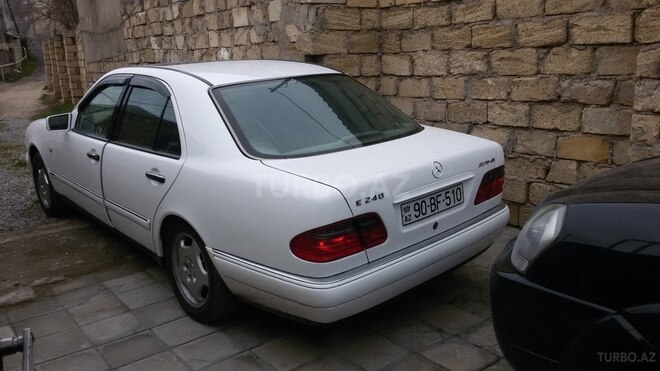 Mercedes E 240 1999, 316,000 km - 2.4 л - Sumqayıt