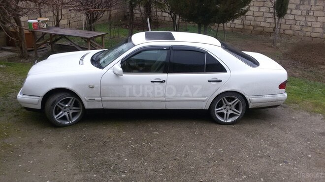 Mercedes E 240 1999, 316,000 km - 2.4 л - Sumqayıt