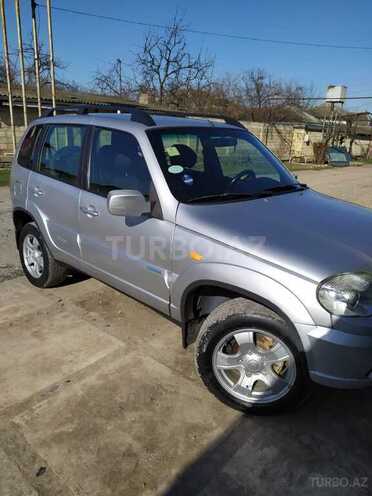 Chevrolet Niva 2010, 60,000 km - 1.7 l - Quba