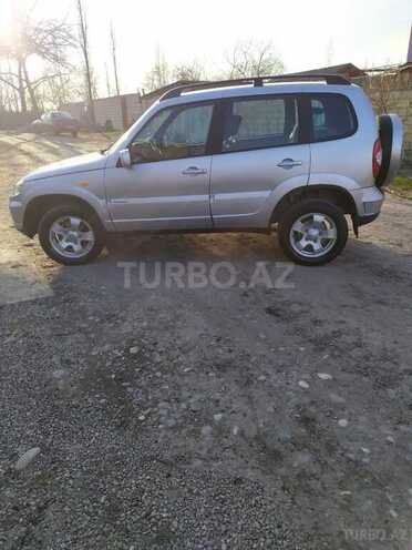 Chevrolet Niva 2010, 60,000 km - 1.7 l - Quba