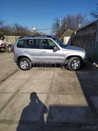 Chevrolet Niva 2010, 60,000 km - 1.7 l - Quba