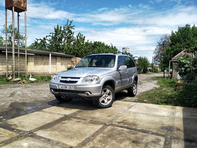 Chevrolet Niva 2010, 60,000 km - 1.7 l - Quba